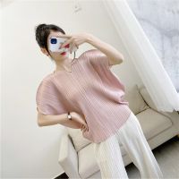 2023 Hot Japanese design niche V-neck bat-sleeve pleated top slim and versatile Miyake pleated T-shirt womens new summer style