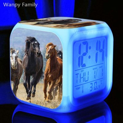 【Worth-Buy】 Led เรืองแสงมัลติฟังก์ชั่นเทศกาลนาฬิกาปลุกเด็กม้าเฟอร์กานาเปลี่ยนสีได้นาฬิกาปลุกดิจิตอล