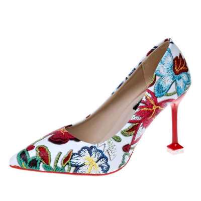 สไตล์ใหม่แหลมรองเท้าส้นสูงองค์ประกอบวินเทจดอกไม้รูปแบบตกแต่งรองเท้าเดี่ยวแฟชั่นผู้หญิง