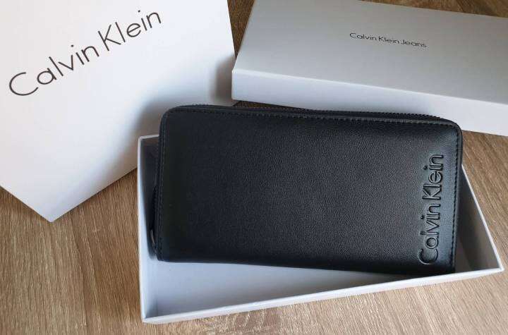 กระเป๋าสตางค์-ใบยาว-ซิปรอบ-calvinklien-wallet-กระเป๋าสตางค์แบบพับ2ตอนสำหรับผู้ชาย-มีช่องใส่บัตร-ใส่ธนบัตรแยกเป็นสัดส่วน-กระเป๋าสตางค์คุณภาพดีตามแบบฉบับของแบรนด์-ไม่ว่าจะใช้เองหรือให้เป็นของขวัญก็สุดคุ