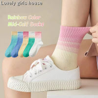 【♡Lovely girls house♡】ถุงเท้าครึ่งน่องของผู้หญิงตัวอักษรสีไล่ระดับสีผ้าฝ้ายสไตล์เกาหลีอินเทรนด์ถุงเท้ากีฬาคู่