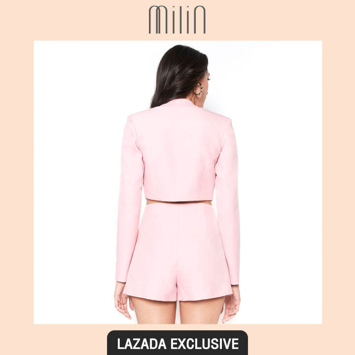 exclusive-milin-trapezoid-neck-long-sleeve-padded-shoulder-cropped-jacket-เสื้อแจ็คเก็ต-แขนยาว-ทรงครอป-คอเหลี่ยมคางหมู-เสริมไหล่-กระดุมหน้า-polda-top-สีชมพู-สีดำ