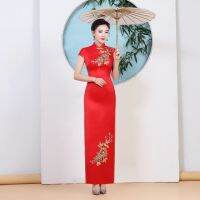 ชุดแต่งงาน Cheongsam สีแดงชุดแต่งงานปรับปรุงอารมณ์เพรียวบางสไตล์จีนเดินแบบระดับสูงยาวสง่างาม