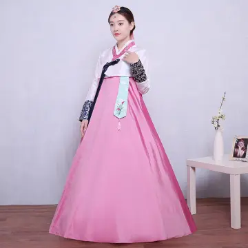 Girls in Korean traditional dress, Hanbok in Kyungbok Palace, Seoul, South  Korea Stock Photo - Alamy