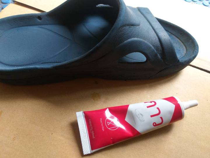 กาวซ่อมรองเท้าติดแน่-ทนทาน-ใช้งานง่าย-มีหัวหลอกเป็นเหล็ก-ป้องกันกาวเเข็งตัว