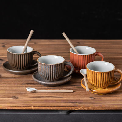 ชุดจานถ้วยกาแฟลายทางภาชนะดินเผาผิวหยาบแก้วเซรามิกญี่ปุ่นที่สร้างสรรค์สวยงามถ้วยน้ำชายามบ่ายเรียบง่าย