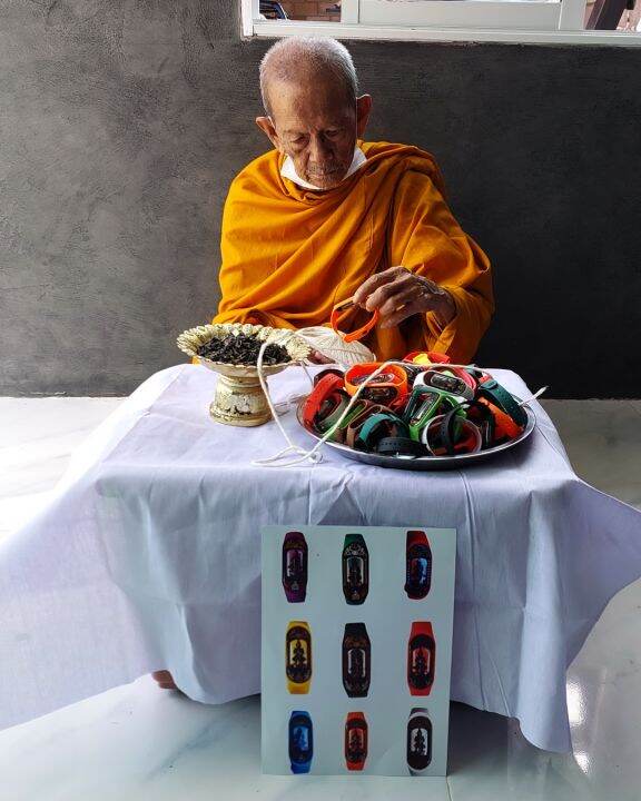 สายข้อมือท้าวเวสสุวรรณ-เปิดทรัพย์-รับโชค-วันพุธ-สีเขียว-เลี่ยมกรอบพลาสติกกันน้ำแกะลายเลเซอร์-ผ่านพิธีปลุกเสกแล้ว-สายปรับขนาดได้