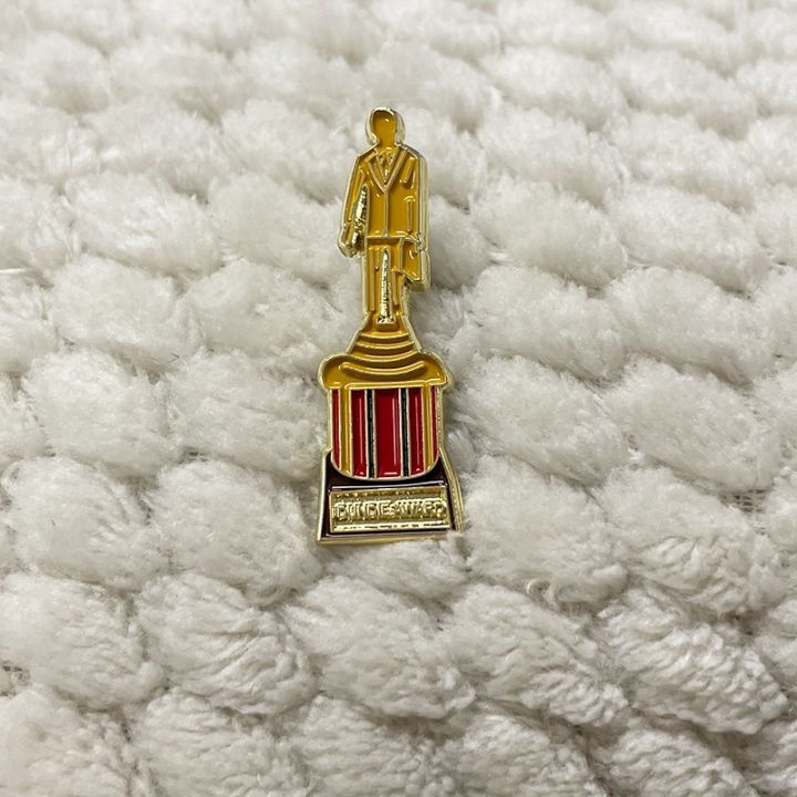 cw-the-office-tv-show-michaelsc0tt-dundie-award-trophy-pin-badge