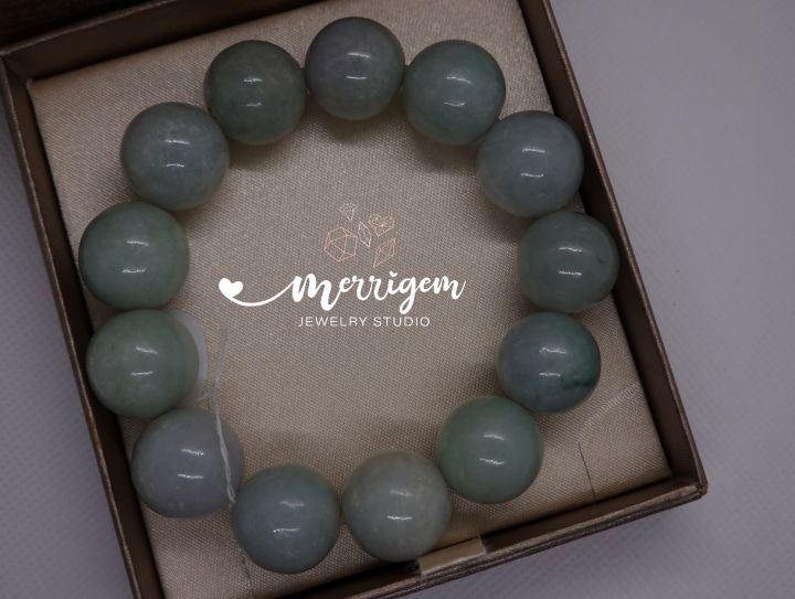 merrigem-jade-หยกพม่าแท้-ขนาดใหญ่พิเศษ-18-mm-สีเขียวอ่อนธรรมชาติ-premium-กำไลหยกพม่า-สร้อยประคำข้อมือหยกแท้-กำไลหยก-นำโชค