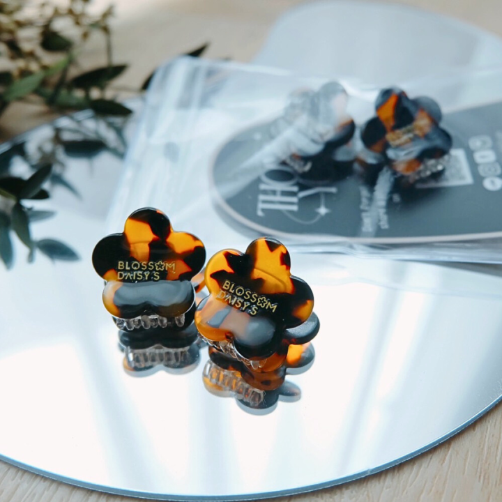blossomdaisys-mini-blossom-hair-clip-กิ๊บติดอะคริลิครูปทรงดอกไม้-รูปทรงหัวใจ-ปั๊มโลโก้แบรนด์-มีลายหินอ่อนในตัวน่ารักมากกก