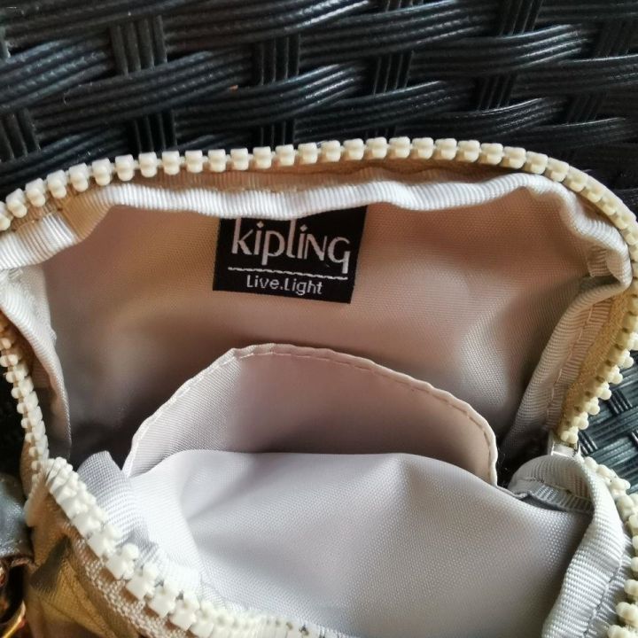 kipling-ทองทรราช-k1079ใหม่กระเป๋าขนาดเล็กผู้หญิงกระเป๋าแมสเซ็นเจอร์นำเทรนด์แฟชั่นใหม่กระเป๋าโทรศัพท์มือถือ