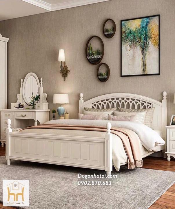 Nếu bạn yêu thích phòng ngủ với phong cách gỗ tự nhiên cao cấp, hãy xem hình ảnh chiếc giường ngủ gỗ tự nhiên màu trắng này. Thiết kế đơn giản nhưng không kém phần sang trọng, với các chi tiết được đoạn chuẩn và phối hợp màu sắc hài hòa, chiếc giường này sẽ chỉ làm tôn lên nét đẹp tự nhiên của không gian phòng ngủ.