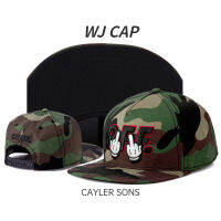 【WJ】 Cayler SONS หมวกเบสบอลเต้นรำแนวสตรีทฮิปฮอปแนวตั้ง,หมวกขอบแบนปักลายภาษาอังกฤษแนวยุโรปและอเมริกาสำหรับผู้ชายและผู้หญิง