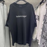 【New】เสื้อยืดพิมพ์ลายแฟชั่นเสื้อยืด BALENCIAGA Oversize ทรงสวย Unisex ใส่เท่ห์ๆ ไอเทมที่ไม่ควรพลาด [Limited Edition]ข้อเส