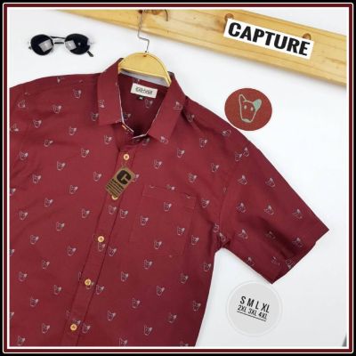 Capture Shirt เสื้อเชิ้ตผู้ชาย แขนสั้น คอปก ลายหมา สีแดง มีถึงอก 48 นิ้ว