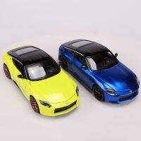 Diecast MAISTO ตราชั่ง1:24 2023 Nissan Z Blue &amp; Yellow Coupe โลหะผสมหล่อตาย Coupe โมเดลรถยนต์ของขวัญของเล่นแบบชุดสะสม