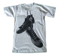 Retro High Top Trainers เสื้อยืด เสื้อวง คอกลม สกรีนลาย ผู้ชาย ผู้หญิง