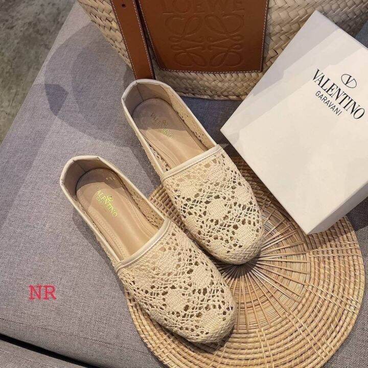 รองเท้าแตะแฟชั่น-พร้อมส่ง-size-36-40-eu-ครีม-รองเท้าแตะแฟชั่นผู้หญิง-รองเท้าสลิปออนแบบสวม-นุ่ม-งานสวย-ตรงปก100-ลายลูกไม้นิ่มเท้า