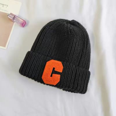[COD] ดาราแฟชั่นแบรนด์แฟชั่นใหญ่ C หมวกไหมพรมตัวอักษรหมวกถักหนาหนาหนาสำหรับฤดูใบไม้ร่วงและฤดูหนาวสำหรับผู้หญิง