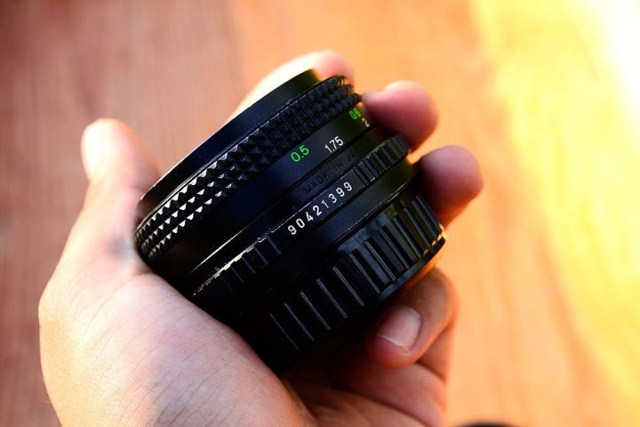 ขายเลนส์มือหมุน-cosina-50mm-f2-for-pentax-k-serial-90421399-ฝาปิดหน้าหลังครบ