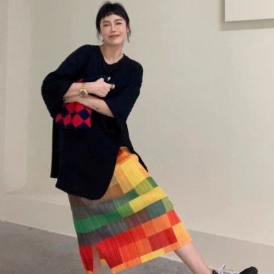 Issey Miyake 2023 กระโปรงมิยะกระโปรงพลีทพิมพ์ลายกราฟฟิตีกระโปรงจีบกระโปรงผู้หญิงฤดูร้อนเอวสูงย้อนยุคใส่แล้วดูผอมกระโปรงผ่าสะโพก