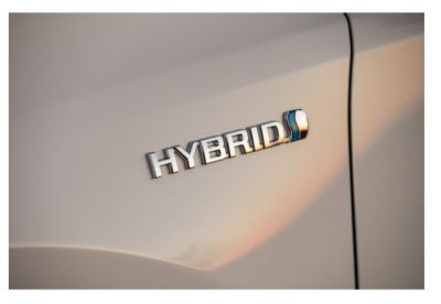 พลาสติกชุบโครเมี่ยม คำว่า HYBRID มีโลโก้ด้านหลัง ติดรถ TOYOTA โตโยต้า แต่งรถ ประดับยนต์ วัสดุทำจาก พลาสติก ABS อย่างดี