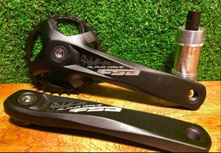 FSA Alpha Drive 28T 175mm Square Taper w/ BB Crankset (Brand New Part