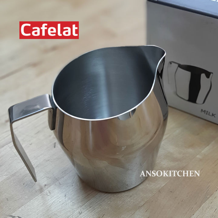 Cafelat เหยือกใส่นม สแตนเลส (ตีฟองนม) Cafelat Milk Pitcher 0.7L (แบรนด์ UK) ของแท้ อุปกรณ์ชงกาแฟ อุปกรณ์สำหรับกาแฟ