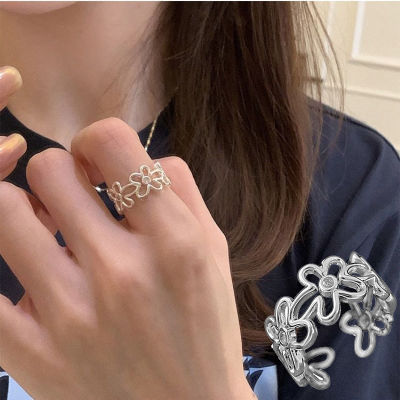 แหวนแฟชั่นลายดอกไม้แบบกลวงสำหรับผู้หญิงแหวนสวมนิ้วแบบกว้างปรับได้แนวเกาหลี