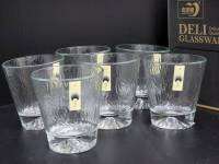 Deli Glassware แก้วน้ำสลักลาย แก้วมัค เนื้อหนา สลักลายสวยงาม สำหรับใส่เครื่องดื่มร้อนเย็น ช่วยลดอุณหภูมิขณะถือ และไม่ลื่น ขนาด 250 ml RJ134RO09