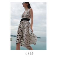 Kemissara Eva Dress Dotty / Stripes เดรสพลีตผู้หญิงโก้เรียบ บีชเดรส เดรสชายทะเล เดรสยาวผ้าพริ้วสบาย เดรสปล่อยสบายมีสายคาดเอว