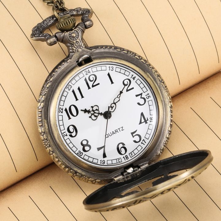 นาฬิกาพกรูปผีเสื้อกลวงมีเอกลักษณ์ดูหรูหราสร้อยคอควอตซ์ทองเหลืองย้อนยุคพร้อมจี้โซ่บางของขวัญวันแม่