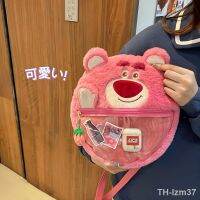 ? กระเป๋านักเรียนสำหรับเด็ก Strawberry bear single shoulder bag female birthday gift 2022 new large-capacity his cute cartoon package