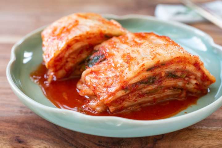 กิมจิเกาหลีแท้-ทำโดยเชฟเกาหลี-ผักกาดขาวแบบสไลด์และแบบหัว-woori-gimchi-kimchi-400g-1kg