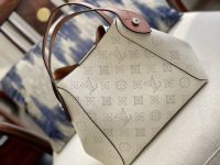 ❤ 【In stock 】 ❤ 2023 Brand  New Womens Tote Bag Fashion Tote Bag Simple Leisure Tote Bag Hollow Bucket Bag Commuter Tote Bag Size 24 * 20cm