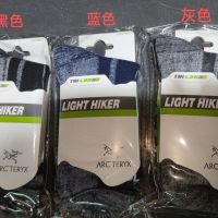 ARCTERYX ถุงเท้าลูกบอลสีน้ำเงินผ้าฝ้ายบริสุทธิ์ของผู้ชายแห้งเร็วหนาถุงเท้ากีฬาปานกลางระงับกลิ่นกายดูดซับเหงื่อกลางแจ้งปีนเขาที่ทนต่อการสึกหรอ