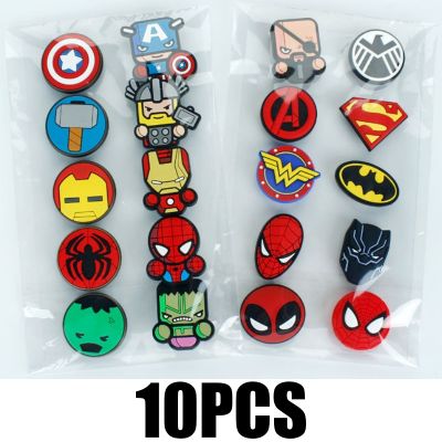 10Pcs Crocs Charms Marvel Cartoon Pack อุปกรณ์เสริม Spider Man Anime Pins ชุดน่ารักน่ารักขายส่ง PVC Bundle ของขวัญ JD0039
