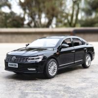 1:32 Volkswagen Passat Alloy Car Model Diecasts Metal Toy Vehicles Sound And Light Pull Back Car High simulation For Kids Gifts