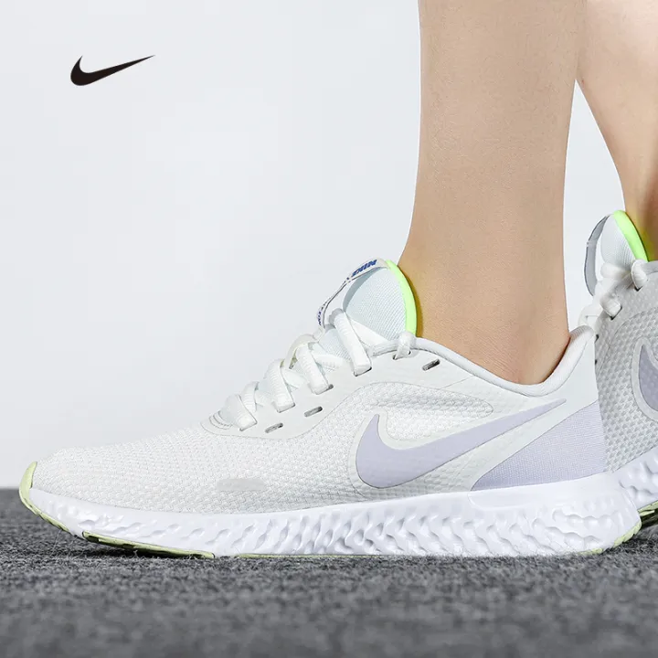 nike women's lightweight shoes