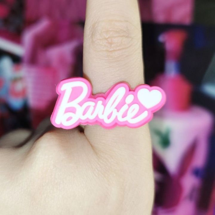 jariet-barbie-สีชมพูแหวนตุ๊กตาบาร์บี้โลโก้ตุ๊กตาบาร์บี้แฟชั่นตัวแสดง-y2k-เด็กผู้หญิง