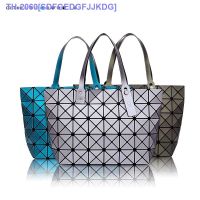 （READY STOCK）✶◊ Tote bag geometric bag 2023 new cross-border womens plaid solid color matte handbag trendy all-match underarm bag YZ