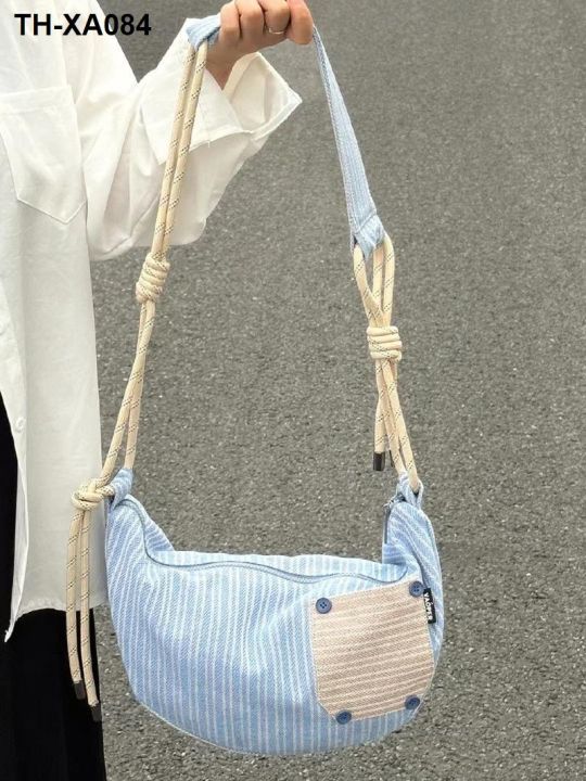 กระเป๋าผู้หญิง-2023-ใหม่สีฟ้าและสีขาวลายdumplingกระเป๋าสบายๆกีฬาall-matchกระเป๋าสะพายกระเป๋าผ้าใบความจุขนาดใหญ่