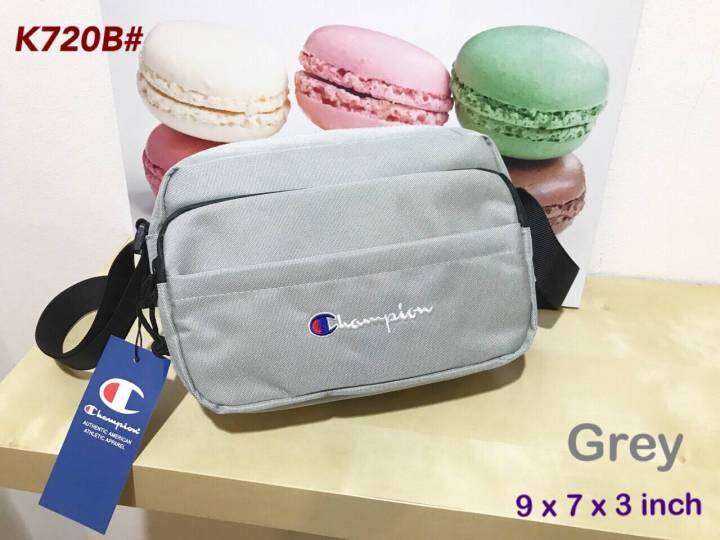 champion-crossbody-bag-water-resistant-กันน้ำ-ทำจากผ้าแคนวาส-น้ำหนักเบา-รูปทรงสวย-ทันสมัย-ซิปกันน้ำ