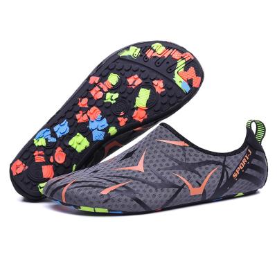 LazaraLife รองเท้าลุยน้ำสำหรับสตรีและบุรุษ,ถุงเท้าแห้งเร็วสำหรับการดำน้ำสกูบาดำน้ำตื้นว่ายน้ำพายเรือเล่นบอร์ดเล่นเจ็ตสกีกีฬาทางน้ำ-เลือกสีและขนาดได้