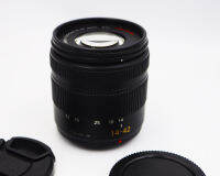 Panasonic Lumix G Vario 14-42mm f3.5-5.6 14-42 มม. / 28-84 มม. (eq.)ความยาวโฟกัส / 2.05 นิ้วขนาดฟิลเตอร์   12 ชิ้นใน 9 กลุ่ม (เลนส์โค้งแบน 1 ชิ้น) ระบบ Micro Four Thirds มี (MEGA O.I.S.)