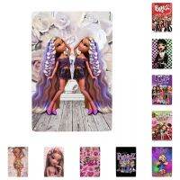 Purple Braid Bratz Metal Tin Sign Retro เด็กภาพเคลื่อนไหวภาพยนตร์บาร์คาเฟ่ลานหลุมมนุษย์บาร์ผนังศิลปะตกแต่ง 20 * 30 ซม