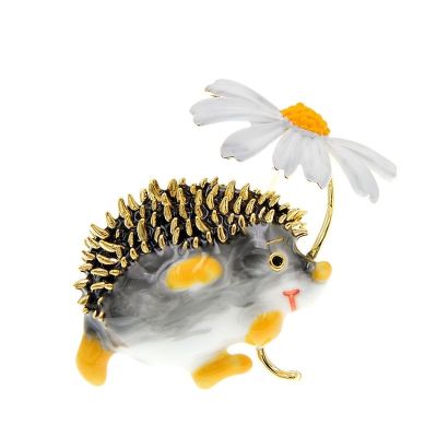 【CW】 CINDY XIANG Hold Hedgehog Brooch Jewelry Design Pin