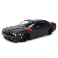 Maisto 1:24 2008 Dodge Challenger รถหล่อแบบคงที่โมเดลของเล่นงรถยนต์านอดิเรกของสะสม