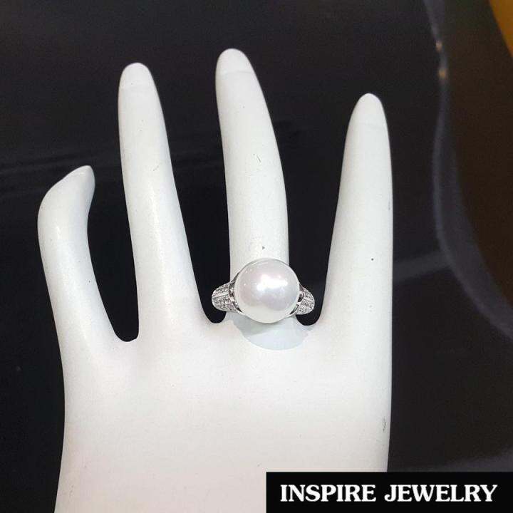 inspire-jewelry-แหวนมุกชูเม็ดยอดฝังเพชรฐาน-มุกsize-13min-และเพชรcz-เพชรสวยเกรด-aaa-งานจิวเวลลี่-ดีไซด์ทันสมัย-งานเกรดพรีเมี่ยม-งานปราณีตพร้อมกล่องกำมะหยี่-น่ารัก-ใส่ได้กับเสื้อผ้าชุดแบบ-ของขวัญวันเกิด