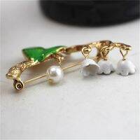 Delysia King Cute Green Dripping Brooch Pearl White Flower Pin for Clothes